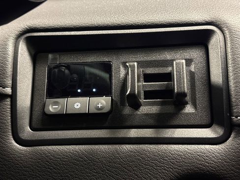 Used 2025 Nissan Armada Platinum Reserve AWD/4WD image 43