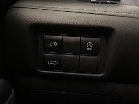 Certified 2024 Toyota Highlander XLE image 28