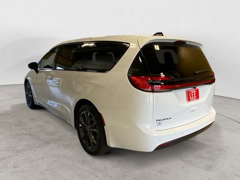 New 2026 Chrysler Pacifica Select FWD image 3