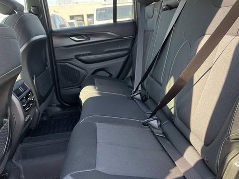New 2025 Jeep Grand Cherokee Laredo X w/ Luxury Tech Group I AWD/4WD image 19