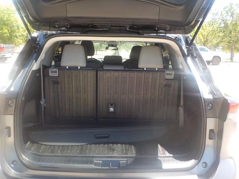 Used 2020 Toyota Highlander L image 8