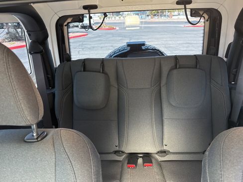 Used 2025 Jeep Wrangler Sport AWD/4WD image 15