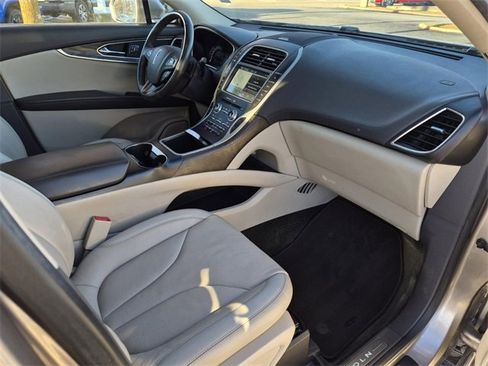 Used 2018 Lincoln MKX Reserve w/ Driver Assistance Package image 12