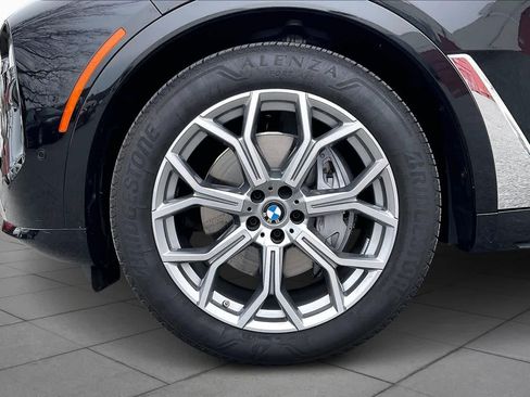 Used 2025 BMW X7 xDrive40i w/ Premium Package image 10