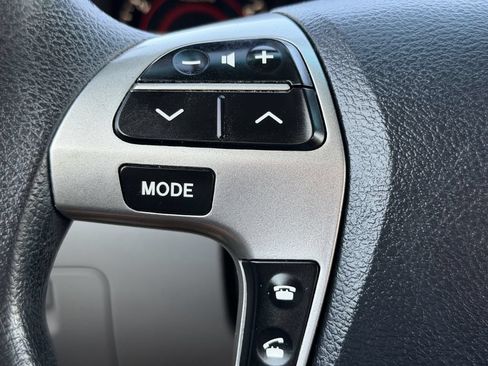 Used 2013 Toyota Highlander FWD image 28