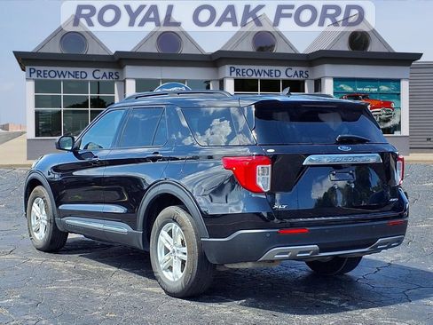 Used 2022 Ford Explorer XLT w/ Equipment Group 202A AWD/4WD image 2