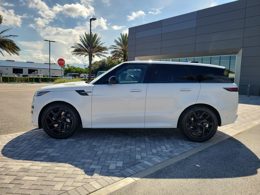 New 2027 Land Rover Range Rover Sport Dynamic SE AWD/4WD image 2