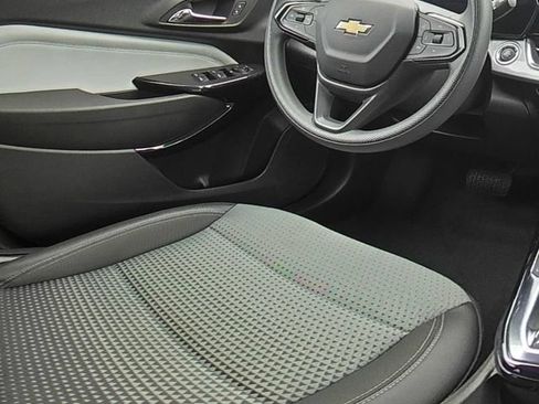 Used 2025 Chevrolet Trax LT FWD image 22