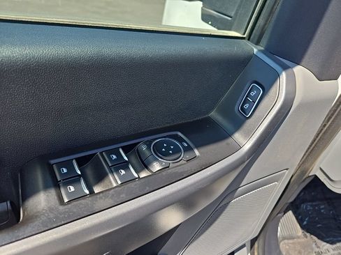 Used 2024 Ford F250 XLT AWD/4WD image 10