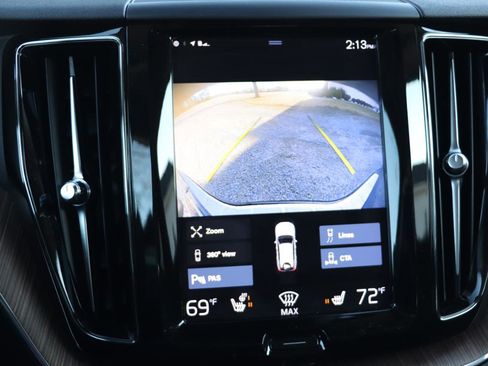 Used 2021 Volvo XC60 T5 Momentum image 18