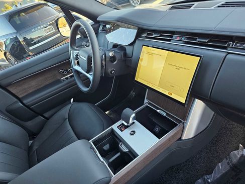 New 2025 Land Rover Range Rover SE image 11
