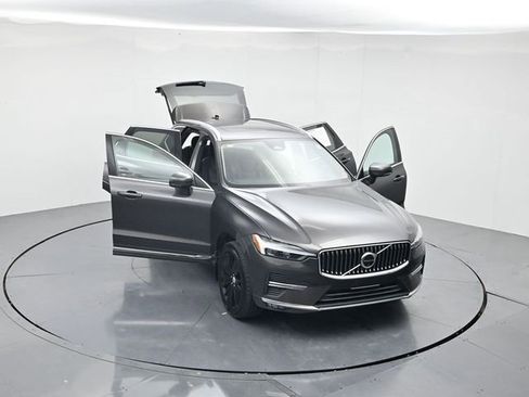 Used 2022 Volvo XC60 B5 Inscription w/ Advanced Package image 42