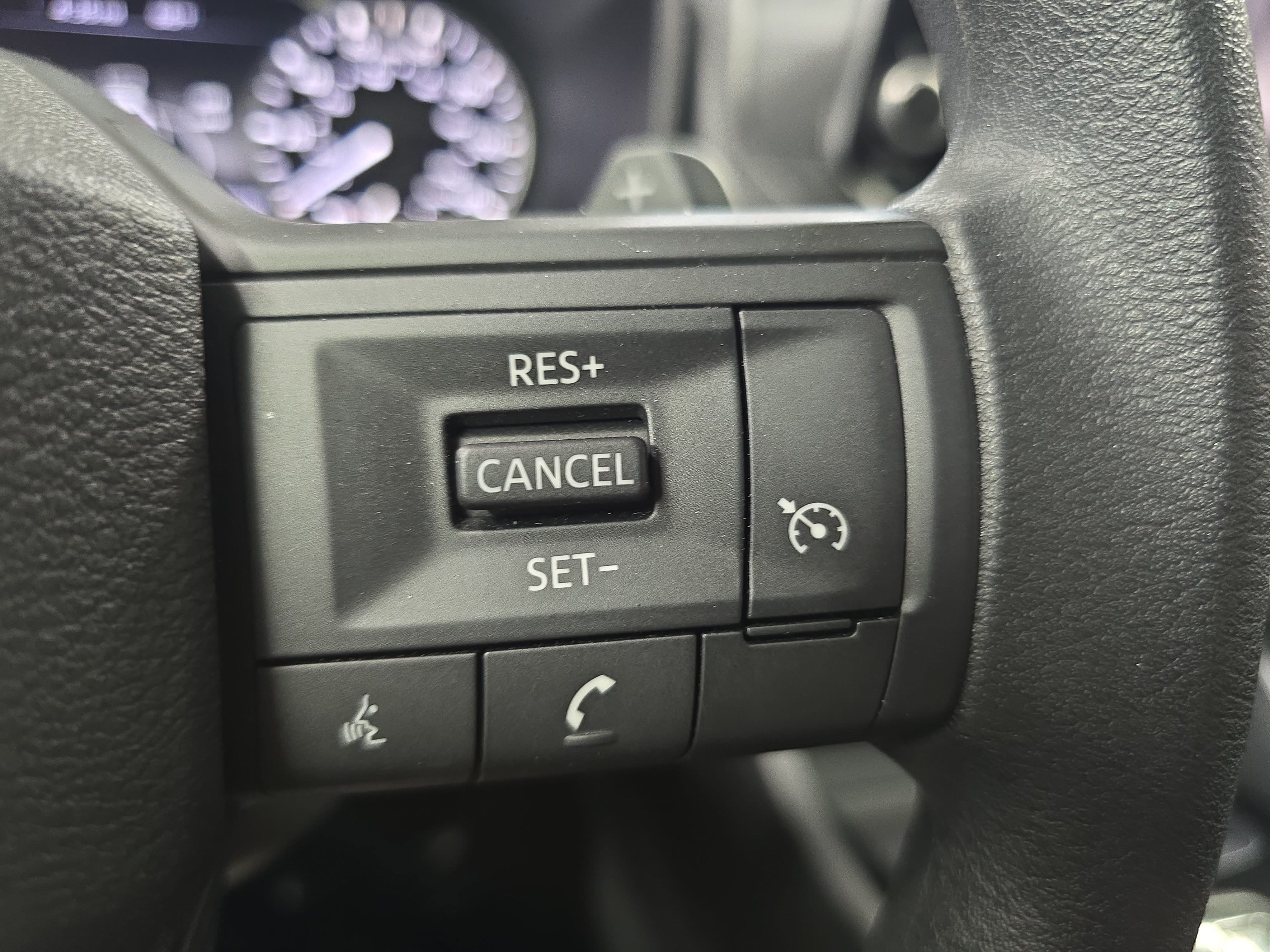 Used 2025 Nissan Rogue S AWD/4WD image 16