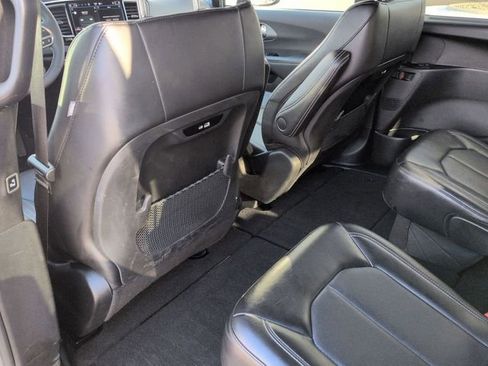 Certified 2025 Chrysler Pacifica Select image 25