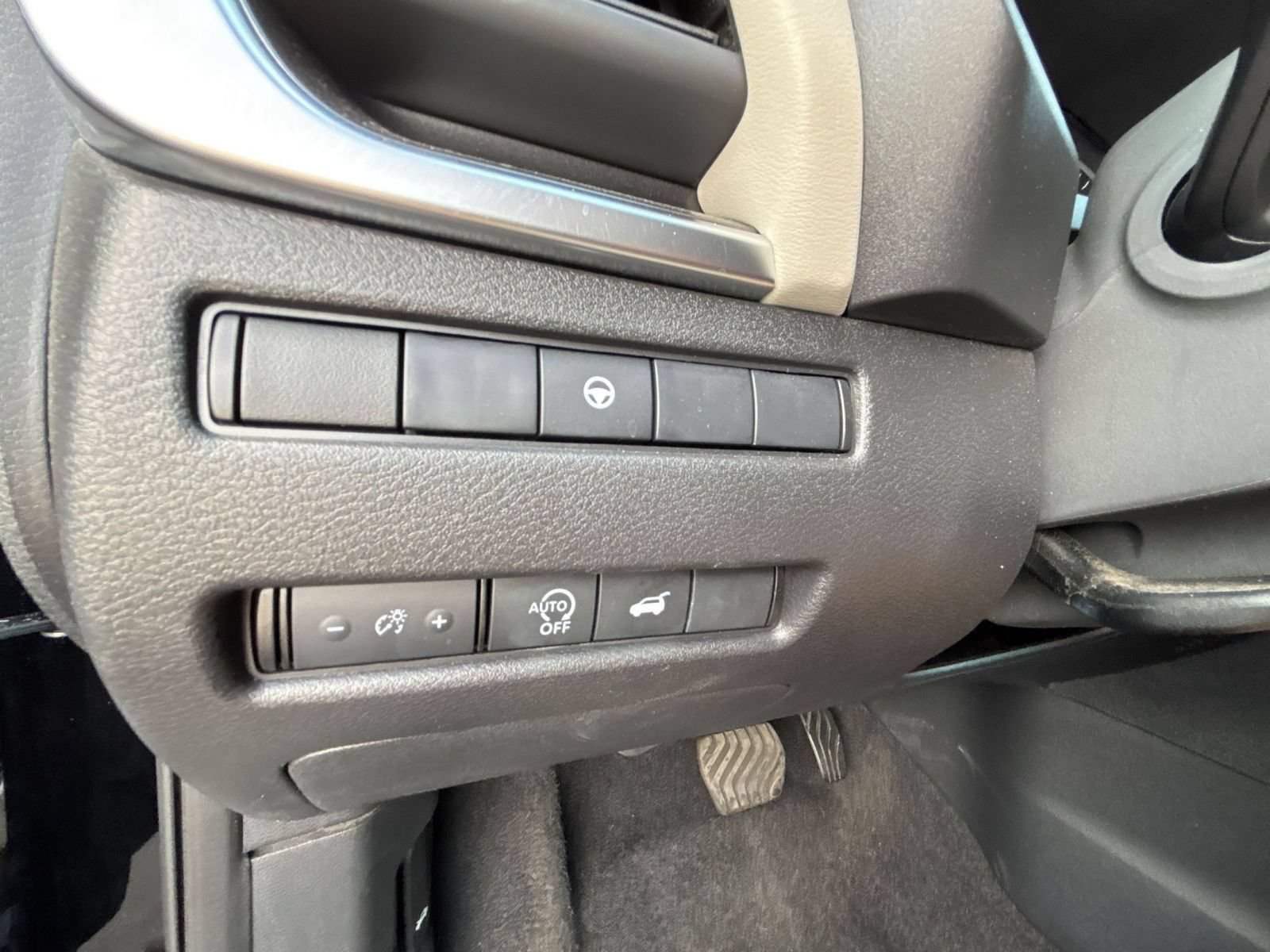Used 2025 Nissan Rogue SV AWD/4WD image 31