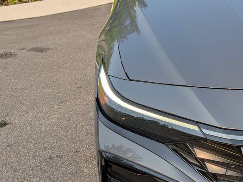 Certified 2024 Hyundai Elantra Limited FWD image 11