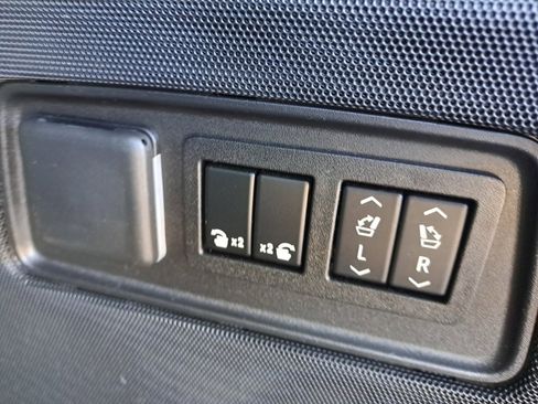 Used 2021 Cadillac Escalade ESV Sport Platinum image 24