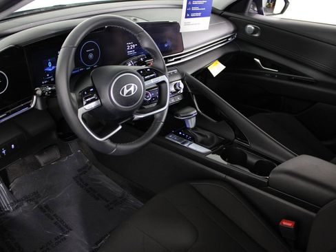 Certified 2025 Hyundai Elantra SEL image 16