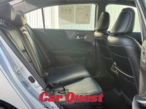 Used 2017 Honda Accord Touring image 15