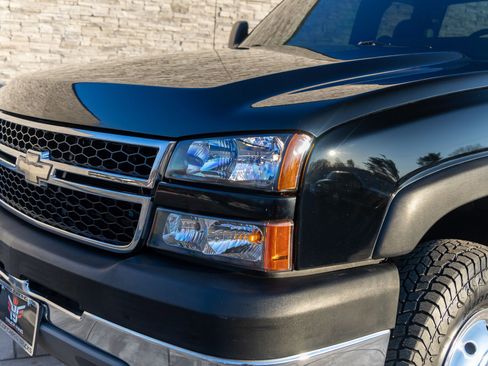 Used 2006 Chevrolet Silverado 3500 LT w/ Heavy-Duty Power Package image 26