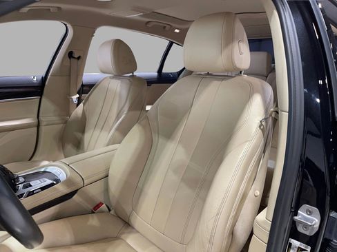 Used 2018 BMW 740i image 20