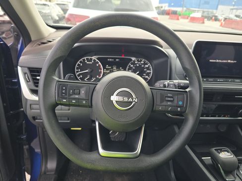 Used 2023 Nissan Rogue SV FWD image 13