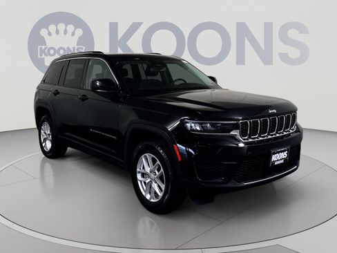 Used 2023 Jeep Grand Cherokee Laredo w/ Trailer Tow Prep Group (B) AWD/4WD image 10