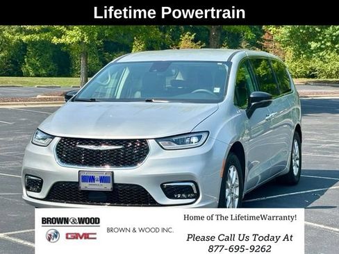 Used 2024 Chrysler Pacifica Touring-L FWD image 1