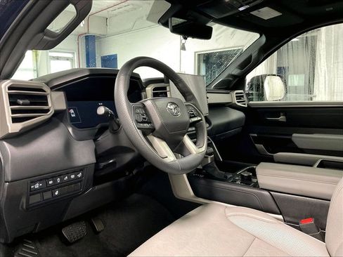 Used 2025 Toyota Tundra Limited AWD/4WD image 8