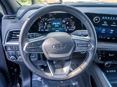 Used 2025 Chevrolet Suburban Z71 image 5