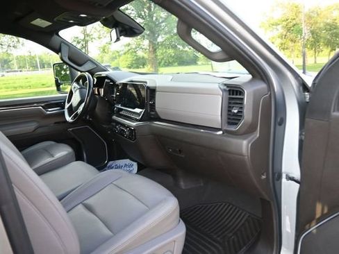 Used 2024 Chevrolet Silverado 3500 LTZ AWD/4WD image 8