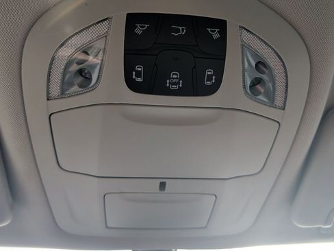 Used 2024 Chrysler Pacifica Touring-L image 35