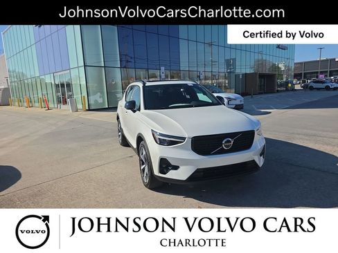 Certified 2025 Volvo XC40 B5 Plus image 11