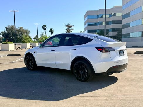 Used 2023 Tesla Model Y AWD image 12