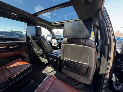 Used 2023 GMC Yukon Denali Ultimate image 47