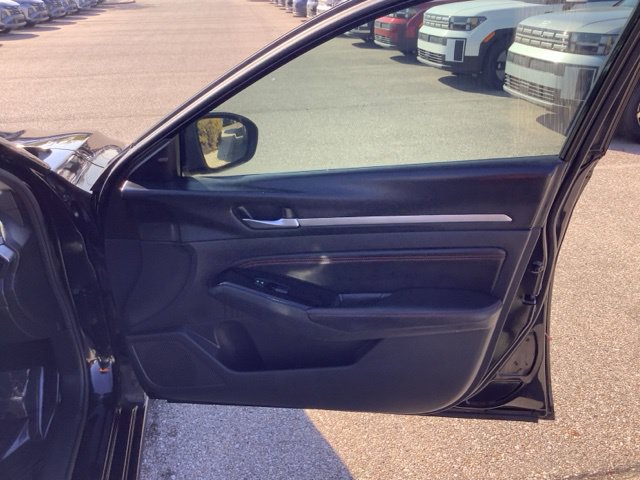 Used 2023 Nissan Altima 2.5 SR FWD image 17