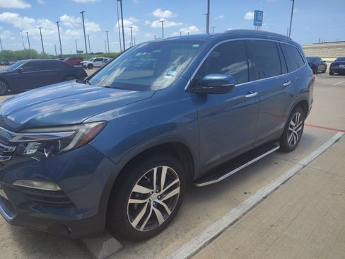 Used 2017 Honda Pilot Touring image 1