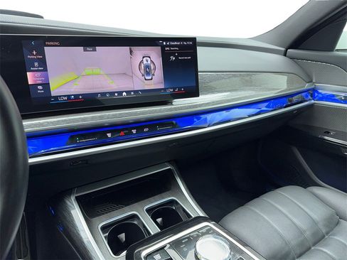 Used 2025 BMW 740i w/ Premium Package image 24
