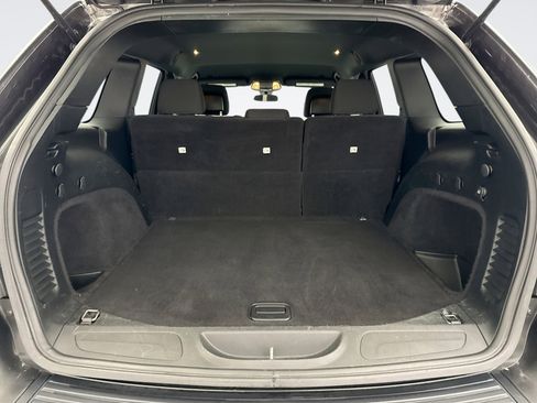 Used 2018 Jeep Grand Cherokee Laredo image 18