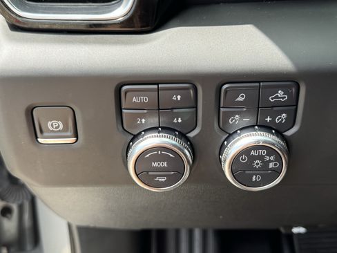 Used 2025 GMC Sierra 1500 Denali w/ Technology Package AWD/4WD image 18