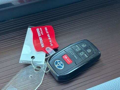 Used 2024 Toyota RAV4 XLE image 7