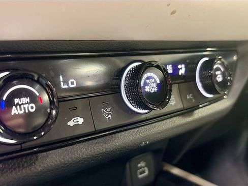 Used 2023 Honda HR-V LX image 17