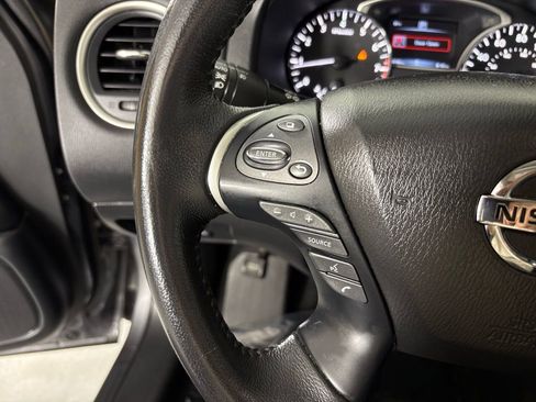 Used 2018 Nissan Pathfinder SV FWD image 19