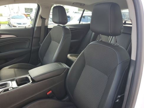 Used 2018 Buick Regal Preferred w/ Driver Confidence Package #1 image 19