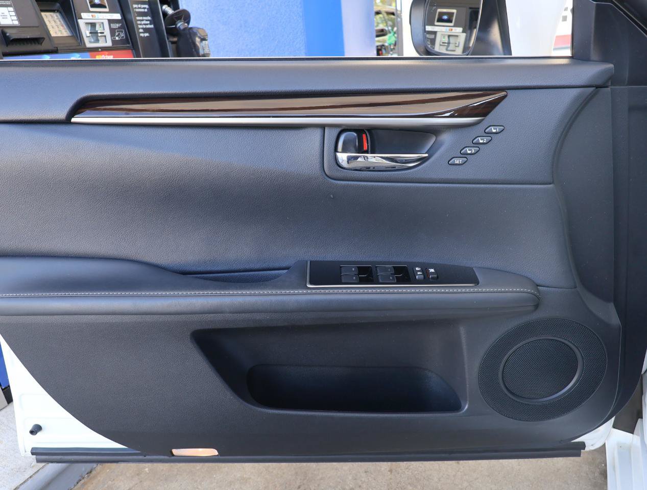Used 2016 Lexus ES 350 w/ Premium Package w/Wood Trim FWD image 38