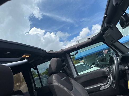 Used 2015 Jeep Wrangler Unlimited Rubicon w/ Connectivity Group AWD/4WD image 22