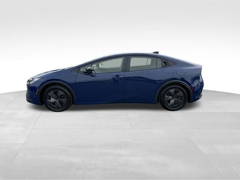 Used 2025 Toyota Prius LE image 4