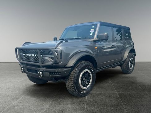 Used 2021 Ford Bronco Badlands image 3