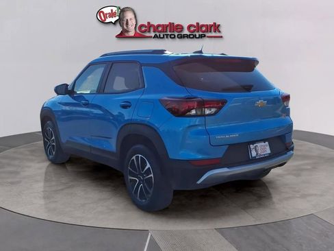 Used 2025 Chevrolet TrailBlazer LT image 3
