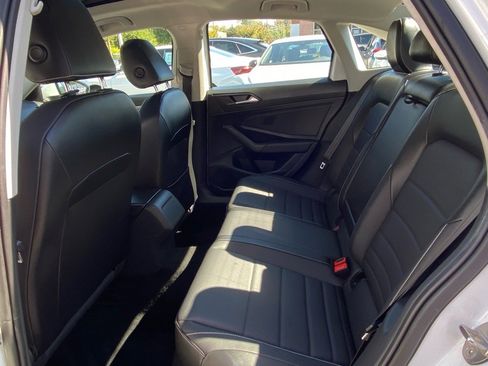 Used 2022 Volkswagen Jetta SE image 18